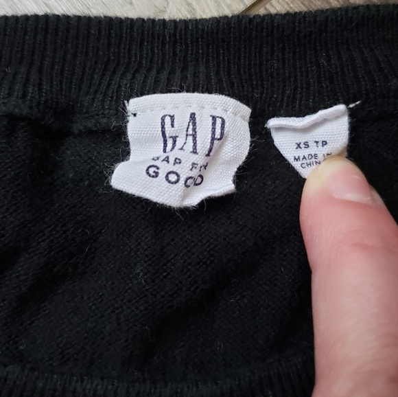 GAP 100% cotton basic black sweater 🖤 - Picture 3 of 3